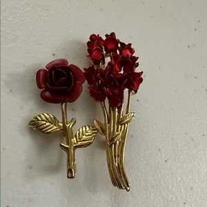 Gold Tone Rose Brooches